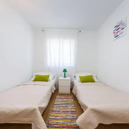 Apartment Apartmani Luca *
